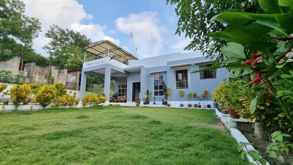 A la foto es mostra l'objecte Ricardo Valley Inn situat a la ciutat de Coron.