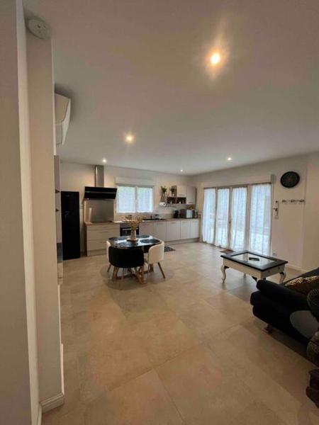 På bilden syns objektet Logement 2 chambres sur propriété privé de 3500m2 som ligger i staden Cestas.