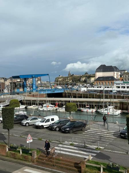 A la foto es mostra l'objecte Entre Ciel et Quai Duplex avec vue situat a la ciutat de Dieppe.