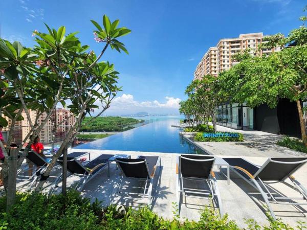 Foto 2: Infinity Pool, Georgetown, Up to 11 Pax, 3 Bedrooms, 2 Bathrooms, 2 Car Parks by Star Home
