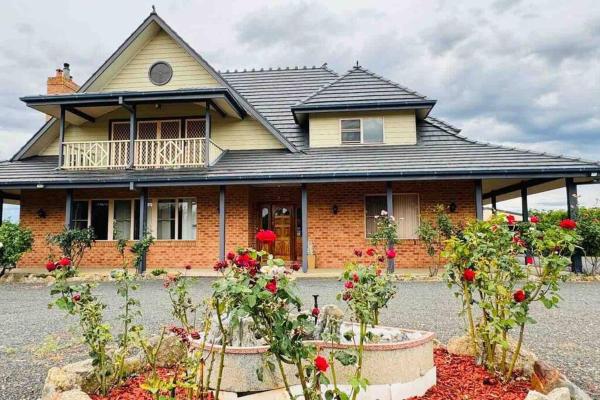 A la foto es mostra l'objecte Dhanda Farm Bathurst situat a la ciutat de OʼConnell.