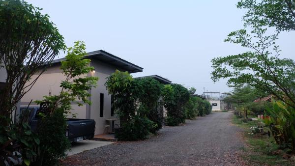 写真にはBan Oi Noi (2)市にあるเช็คอินรีสอร์ทชัยนาท Check-in resortが写っています。