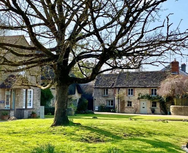 Luxury Cottage Dog Friendly With Hot Tub - Wiltshire