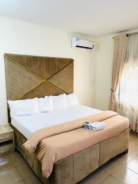 OD-V!CK'S LUXE, WUSE DISTRICT, Swimming Pool, Gym, WiFi, 24hr power, security, Dstv, Abuja