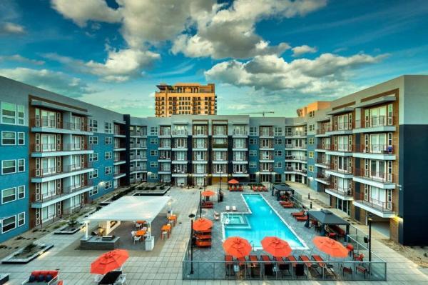 A la foto es mostra l'objecte Cozysuites PHX RORO Gym Pool Pets Parking #14 situat a la ciutat de Phoenix.