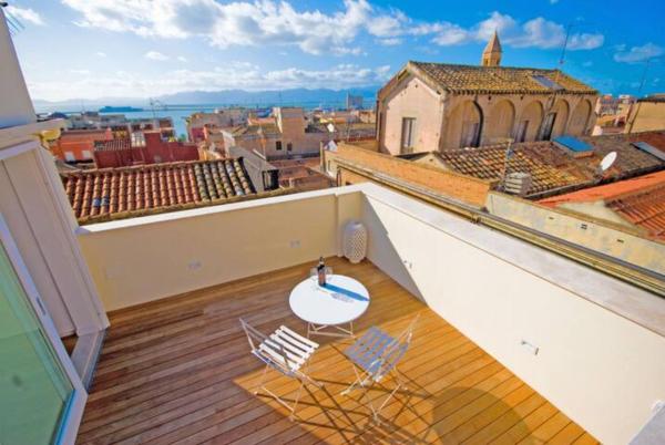 A la foto es mostra l'objecte Blue Domus situat a la ciutat de Cagliari.