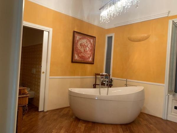 A la foto es mostra l'objecte Gold Genova Carbonara situat a la ciutat de Gènova.