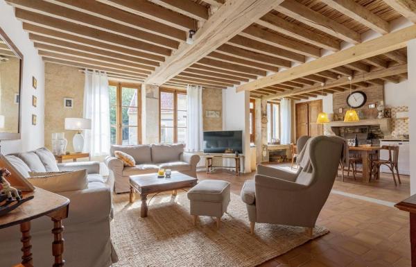 A la foto es mostra l'objecte le gite des Guittons situat a la ciutat de Perroy.