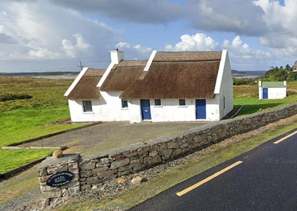 A la foto es mostra l'objecte 382 Claddaghduff Cottage situat a la ciutat de Leagaun.