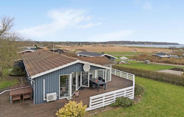На фото показан объект Three-Bedroom Holiday Home In Haderslev, расположенный в городе Diernæs.