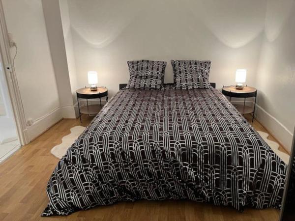 Na zdjęciu widoczny jest obiekt Joli Appartement centre Nevers położony w mieście Nevers.