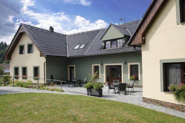 Na zdjęciu widoczny jest obiekt Apartmány pod lípou położony w mieście Štíty.