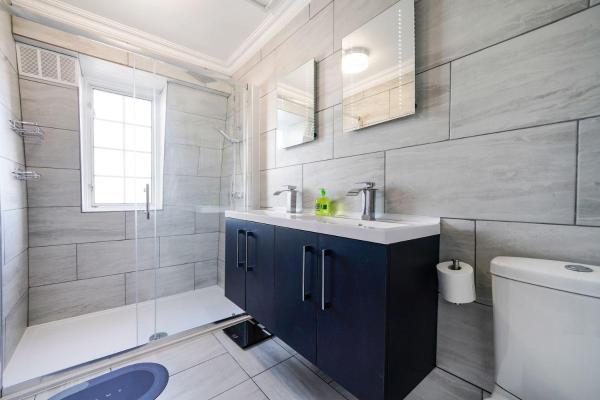 Spacious, 4 bed, Garden, Parking, ExCel London photo 6