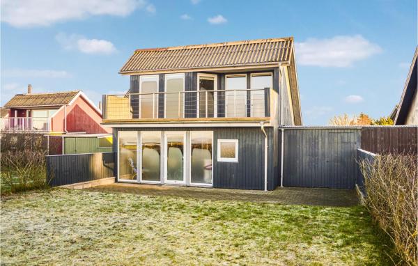 På billedet ses objektet Three-Bedroom Holiday Home In Hemmet beliggende i byen Hemmet.
