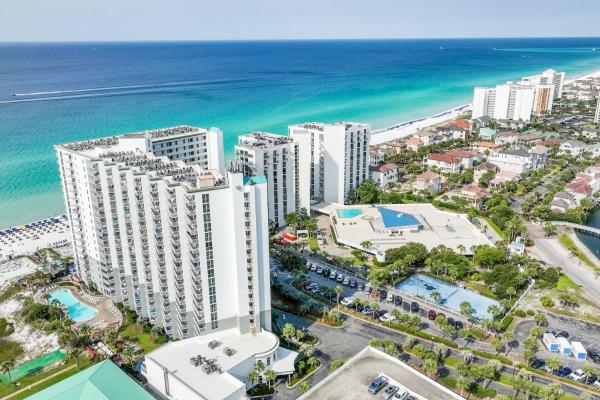 A la foto es mostra l'objecte Pelican Beach Resort by Panhandle Getaways situat a la ciutat de Destin.