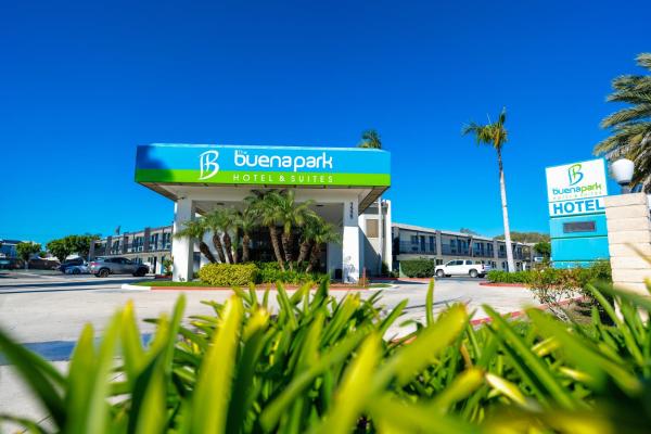 Na foto é possível ver o objeto The Buena Park Hotel & Suites localizado na cidade de Buena Park.