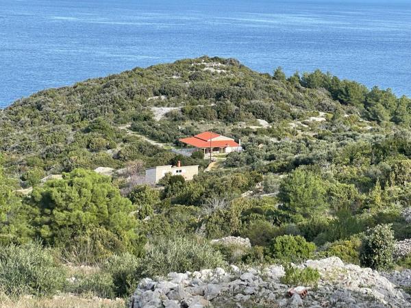 A la foto es mostra l'objecte Seaside holiday house Cove Mala Svitnja, Vis - 22345 situat a la ciutat de Rogačić.