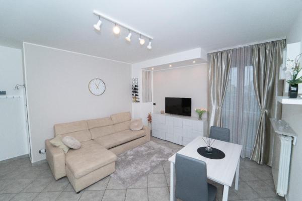 På bilden syns objektet Stile e comfort! som ligger i staden Tornaco.