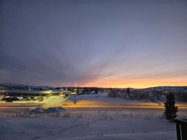 Na fotografii je vidět objekt Kirkenes Interlake nacházející se ve městě Svanvik.