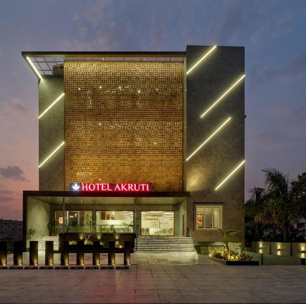 The photo shows the Hotel Akruti, Nanded located in the city of Nānded.