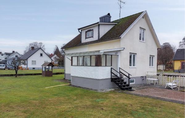 На фото показан объект Amazing Home In Strömsnäsbruk With Wifi, расположенный в городе Rishult.