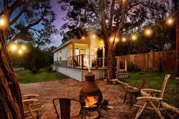 A la foto es mostra l'objecte Lone Star Tiny Home - 15 minutes to downtown situat a la ciutat de Austin.