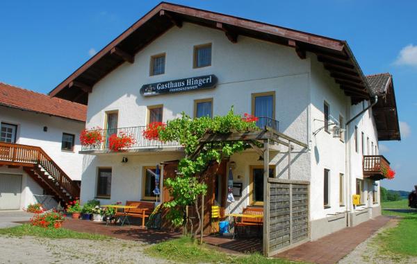 A la foto es mostra l'objecte Gasthaus Hingerl situat a la ciutat de Schnaitsee.