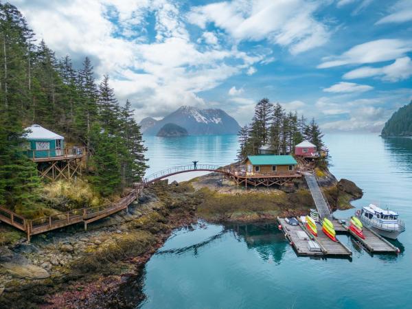 På bildet vises objektet Orca Island Cabins som ligger i byen Seward.