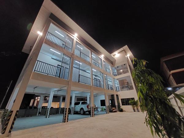 Na zdjęciu widoczny jest obiekt Lynn Living (ลินน์ ลิฟวิ่ง) położony w mieście Ban Samran.