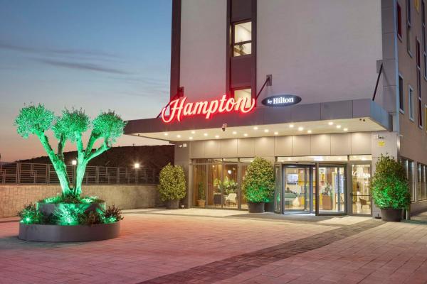Kuva 1: Hampton By Hilton Istanbul Airport, Arnavutkoy