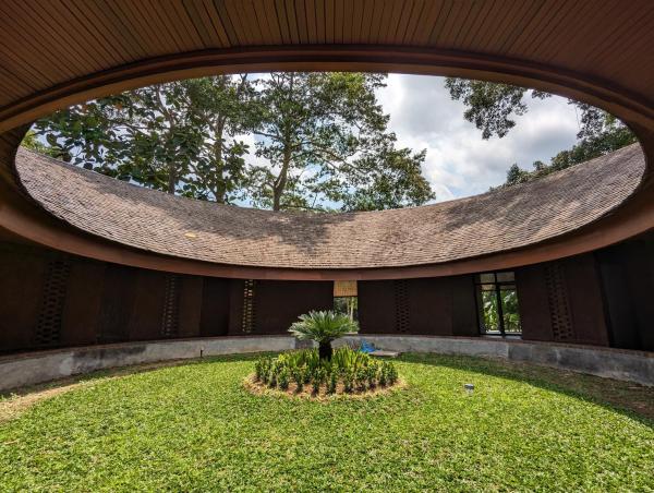 照片显示了位于Payangan市的Beautiful Round Villa in Payangan物件。