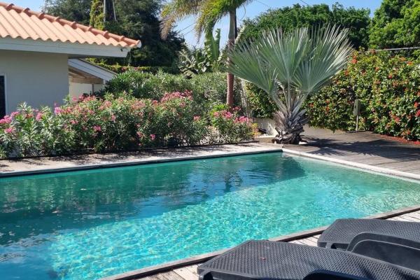 Mambo Beach Casa Ofori at Baracuda, Виллемстад