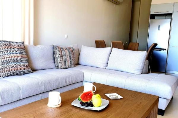 照片显示了位于Lygaria市的Luxurious Flat with Sea View & Private Beach物件。