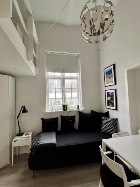 På billedet ses objektet Small cosy appartment beliggende i byen Østbirk.