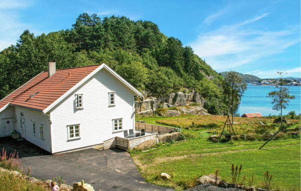A la foto es mostra l'objecte Lovely Home In Farsund With Wi-Fi situat a la ciutat de Farsund.
