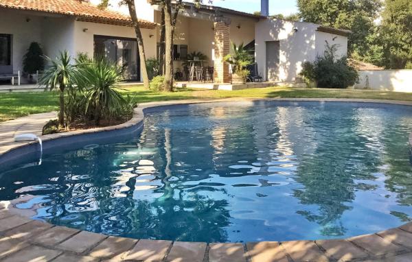A la foto es mostra l'objecte Villa Des Vincenty situat a la ciutat de Uchaux.