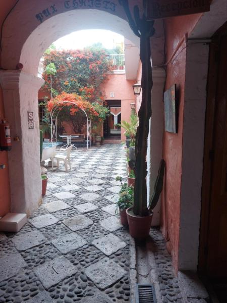 A la foto es mostra l'objecte Posada Nueva España situat a la ciutat de Arequipa.