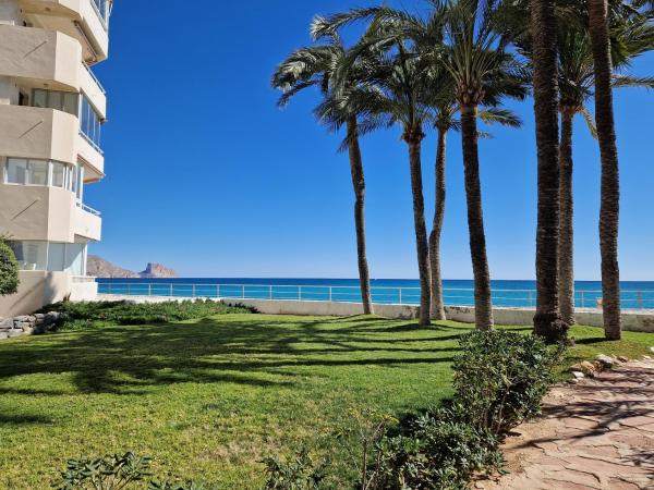 Na zdjęciu widoczny jest obiekt Azul - Estudio con vistas al mar, piscina y acceso directo a la playa by Redi położony w mieście Altea.