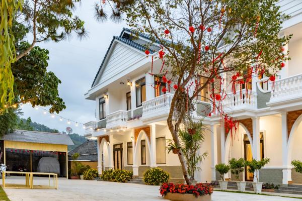 På bildet vises objektet White Villa Đà Lạt som ligger i byen Ðinh An (2).