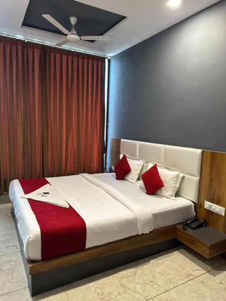 På billedet ses objektet Hotel Dumas Near Airport beliggende i byen Dumas.