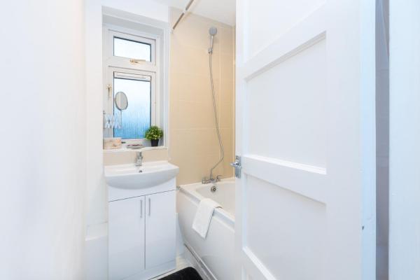 Fotografia 8: Spacious 3BR, 5min Penge St, Crystal Palace Park