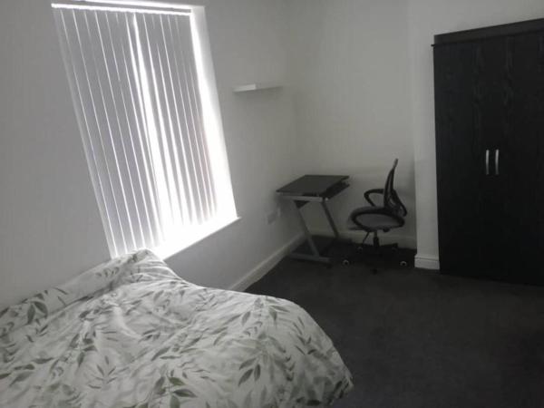 The photo shows the Ensuite Double-bed (G3) close to Burnley city centre located in the city of Burnley.