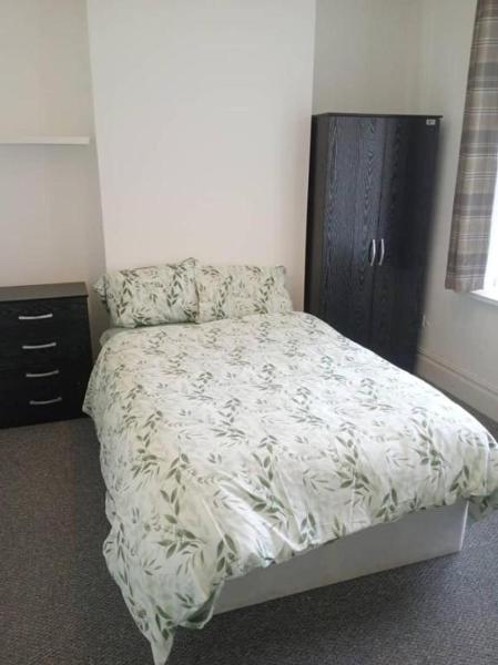 The photo shows the Double bed (R1) close to Burnley city centre located in the city of Burnley.