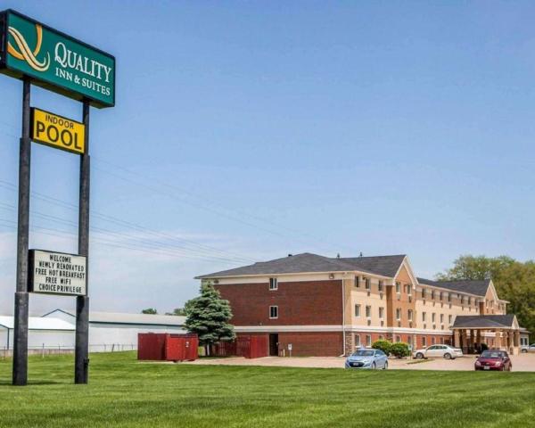 Quality Inn & Suites Davenport Near I-80 - Iowa