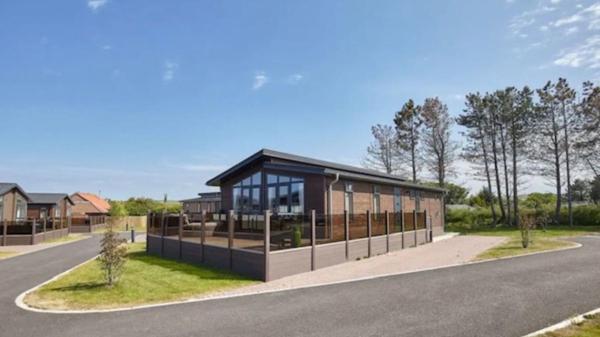 Na fotografii je vidět objekt Stunning Lodge at Runswick Bay - Dog Friendly nacházející se ve městě Runswick.