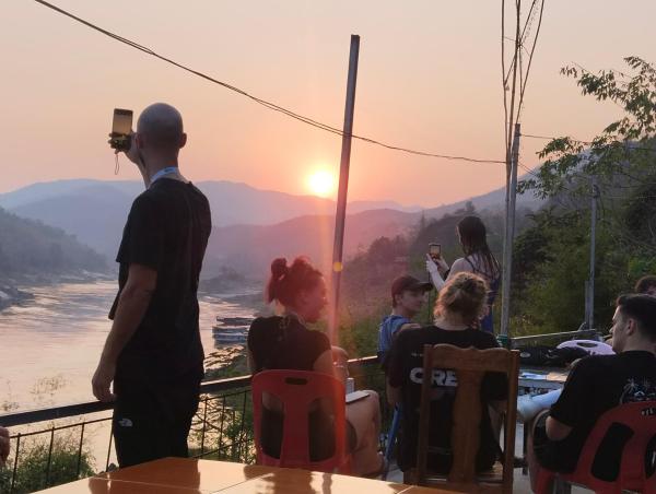 Na foto é possível ver o objeto 99 BACKPACKERS pakbeng localizado na cidade de Pakbeng.