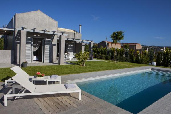 A la foto es mostra l'objecte Villa Lefteris situat a la ciutat de Argostoli.