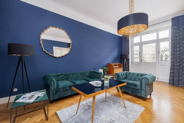 Luxury Apartment with Two Bedrooms and Balcony by Renters Prestige, Kraków