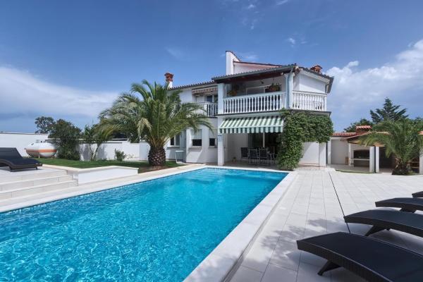 A la foto es mostra l'objecte Villa Ajda situat a la ciutat de Pula.