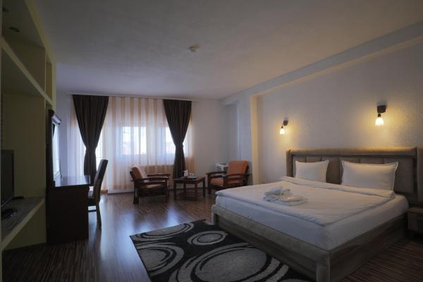 Hotel Denis, Priština